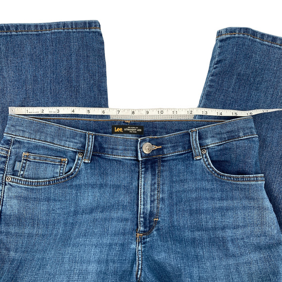 Lee 12 Short Relaxed Fit Straight Leg Mid Rise Jeans - Picture 9 of 12